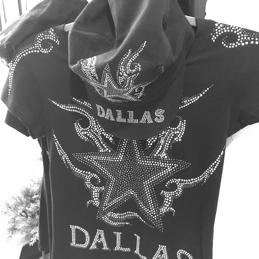 Dallas cowboys tee shirt & matching caps